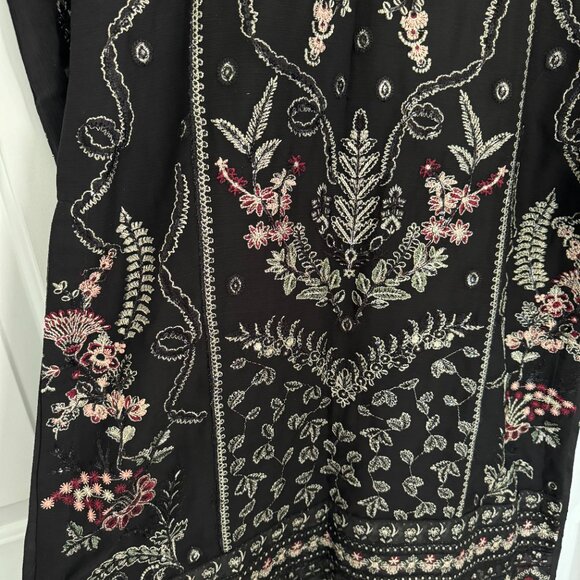 Gulaal Fancy Outfit - Never Worn - Picture 3 of 7